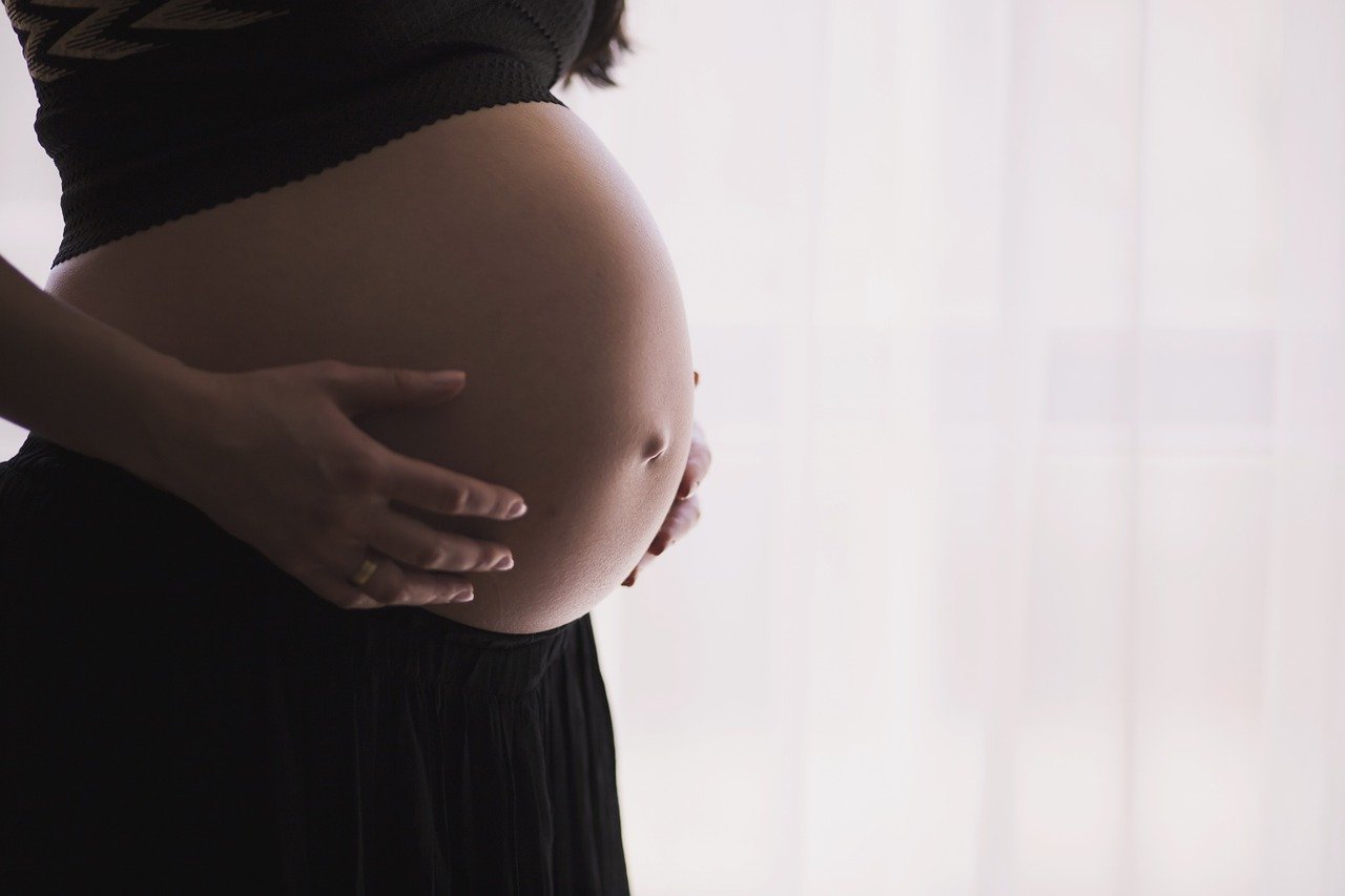 متى يصرف الأسبرين للحامل؟ وهل فعلاً يفيدُ في زيادة فرص الحمل؟