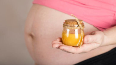 العسل للحامل هل هو آمن أم يسبب الإجهاض؟